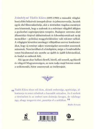 Csizma az asztalon